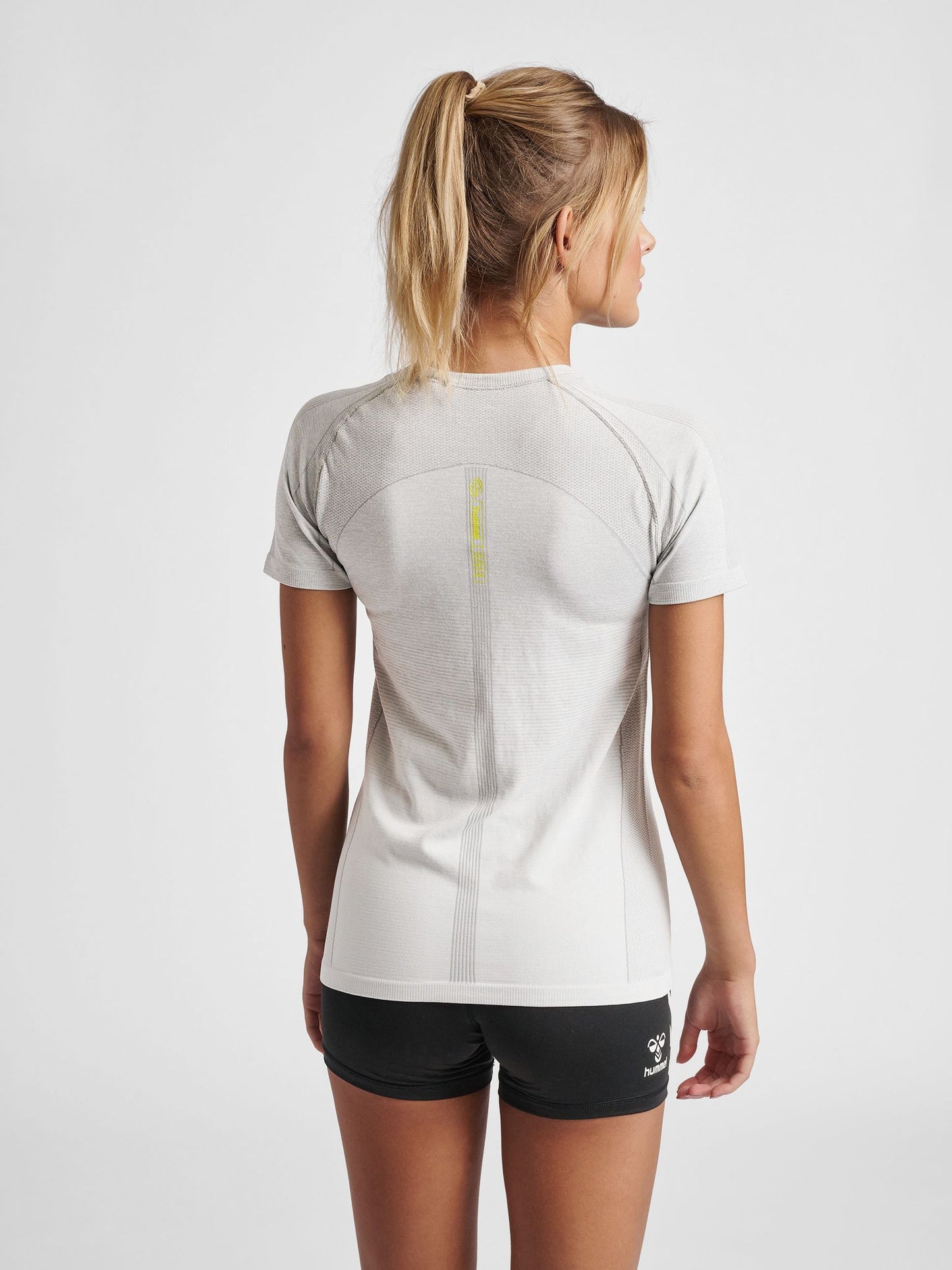 hmlGG12 TRAINING SEAMLESS S/S WOMAN